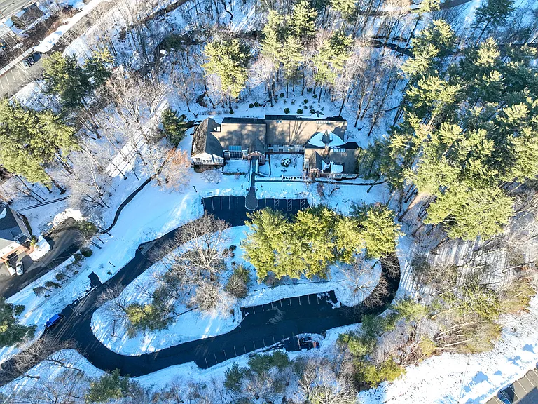 10 Mill Pond Ln #1 — Photo 21