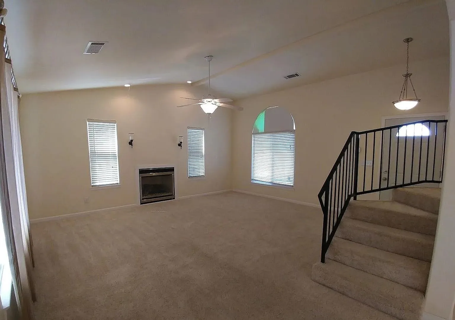 Large 3 Bed 3 Bath House In Lake California — Photo 3