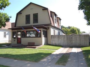 814 Sherman St, Holdrege, NE 68949