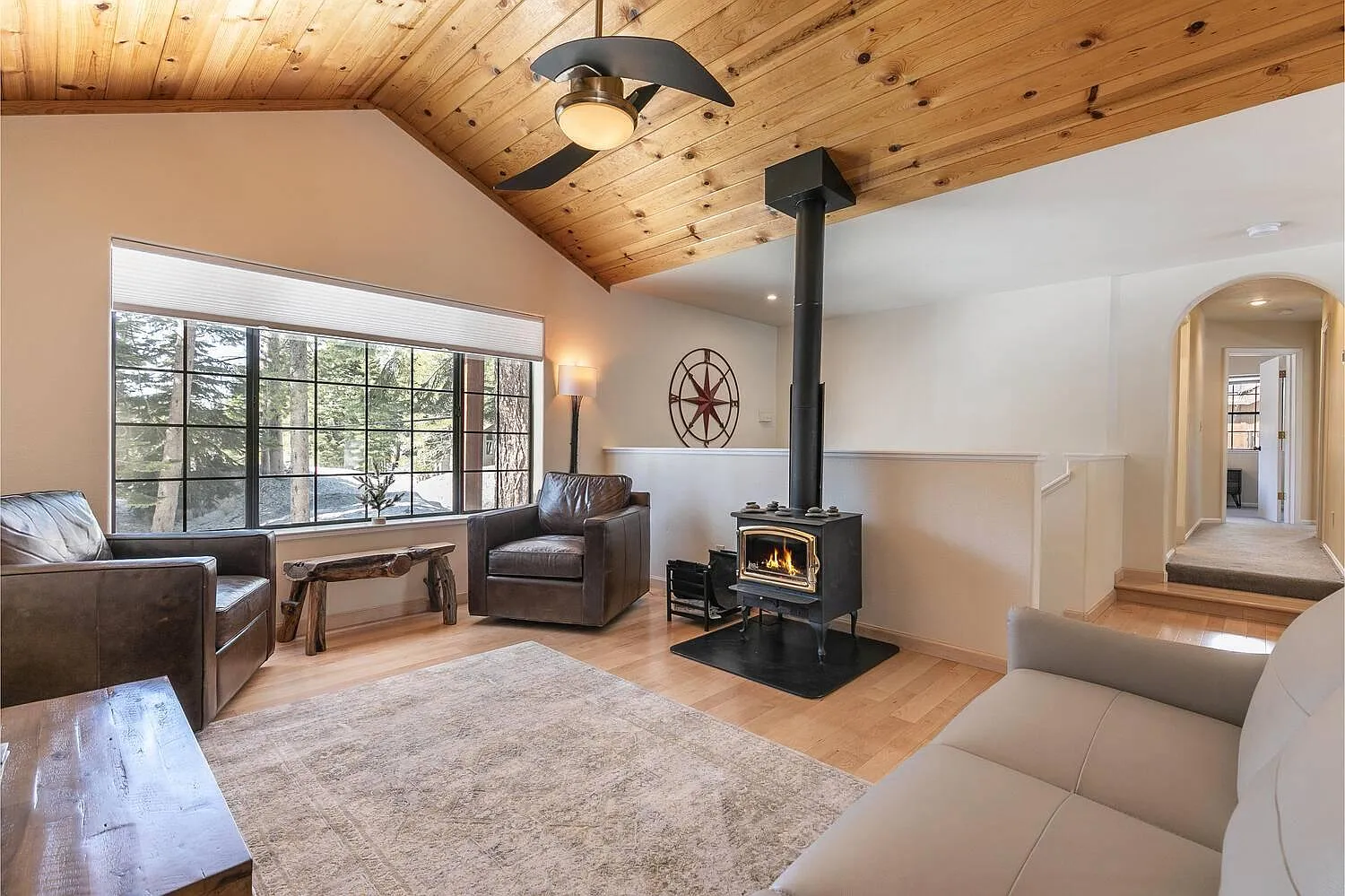 3 bed, 2.5 bath, 1702 sqft, $6,000 — Photo 2