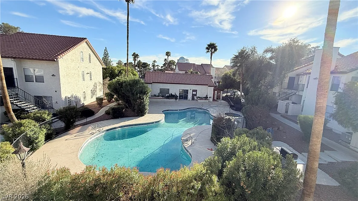1 bed, 1.0 bath, 585 sqft, $1,550 — Photo 2