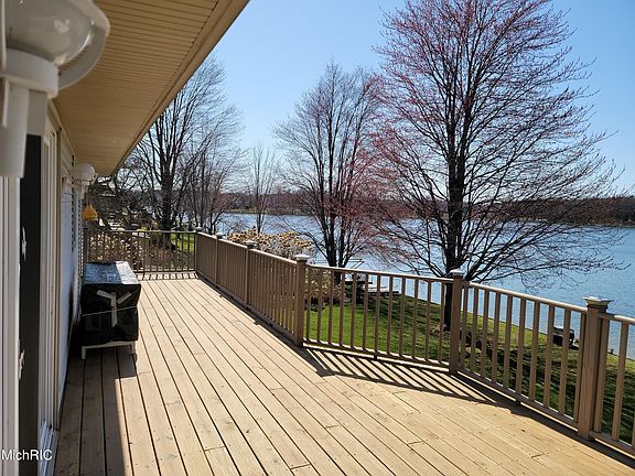 2nd image of 61815 Crestlane Dr