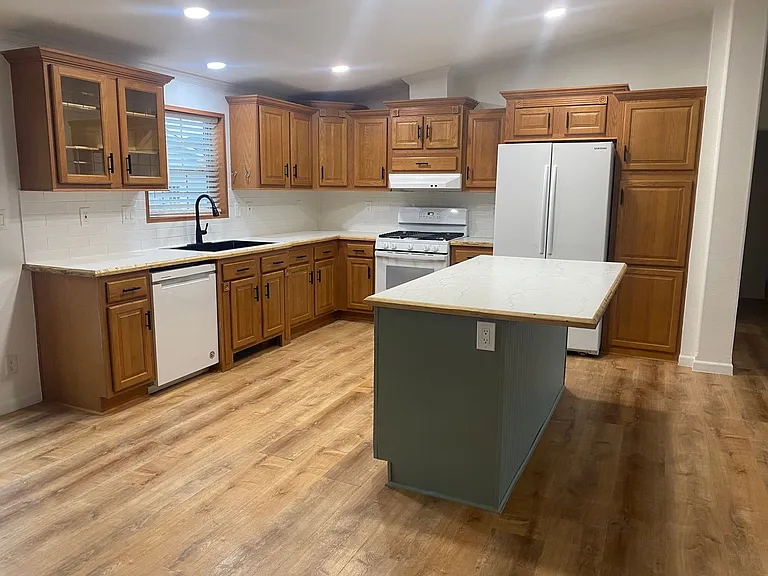 1027 Falls Creek Dr — Photo 4