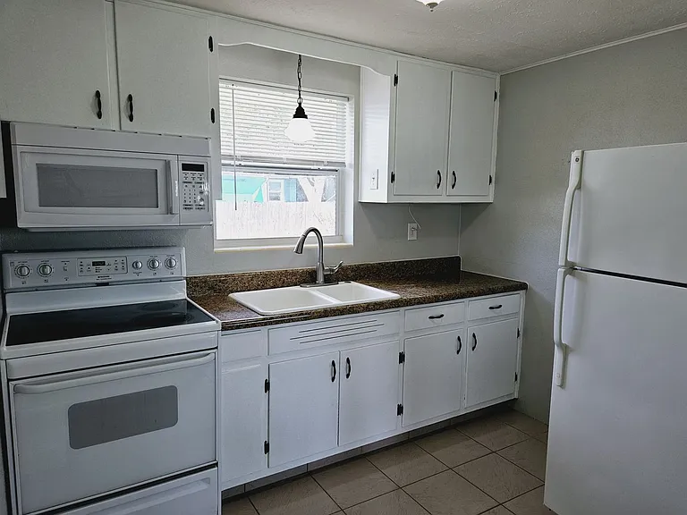 900 Nantucket Rd — Photo 6