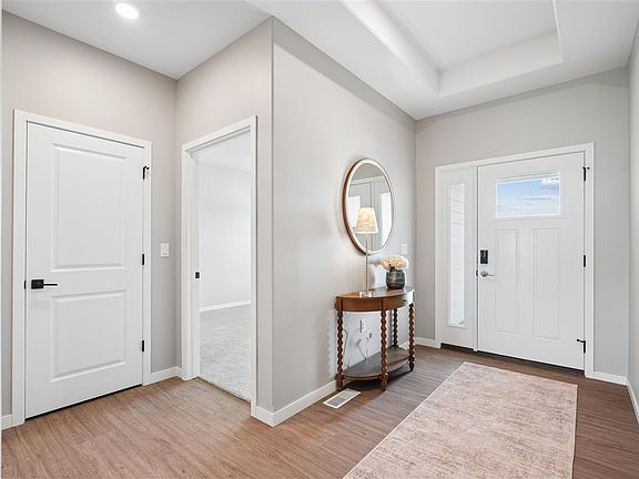3rd image of 1271 Roosevelt Cir
