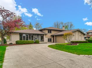 6733 Charleston Dr, Darien, IL 60561
