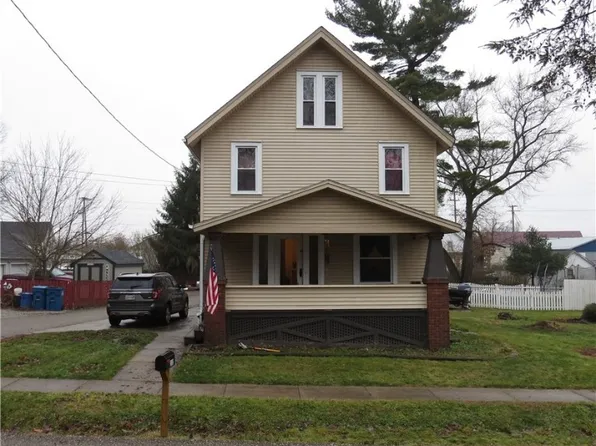 112 High St NE, Hartville, OH 44632