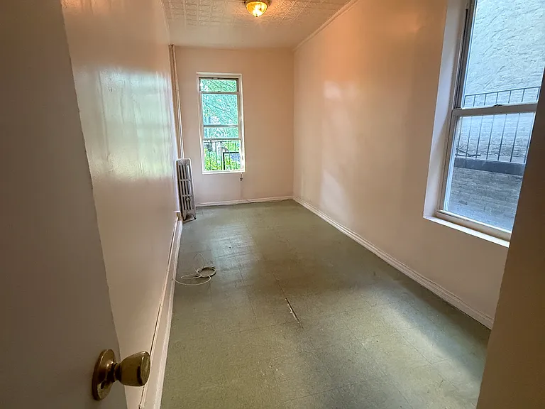212 Hull St #3R — Photo 1