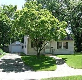 2nd image of 800 S Dexter Dr