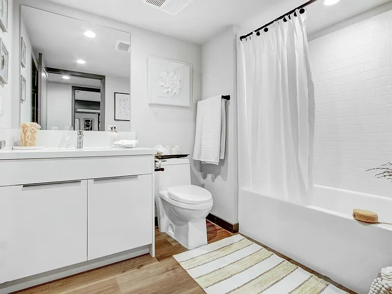NOHO URBAN APARTMENTS — Photo 12