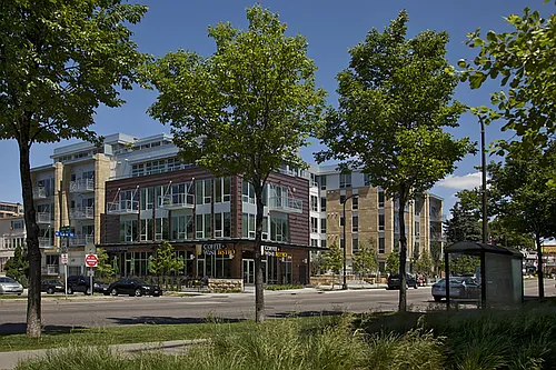 1800 Lake Apartments Photo 1