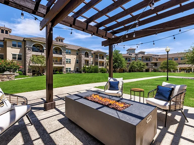 Aviva Fort Worth - 55+ Active Adult Apartment Homes — Photo 18