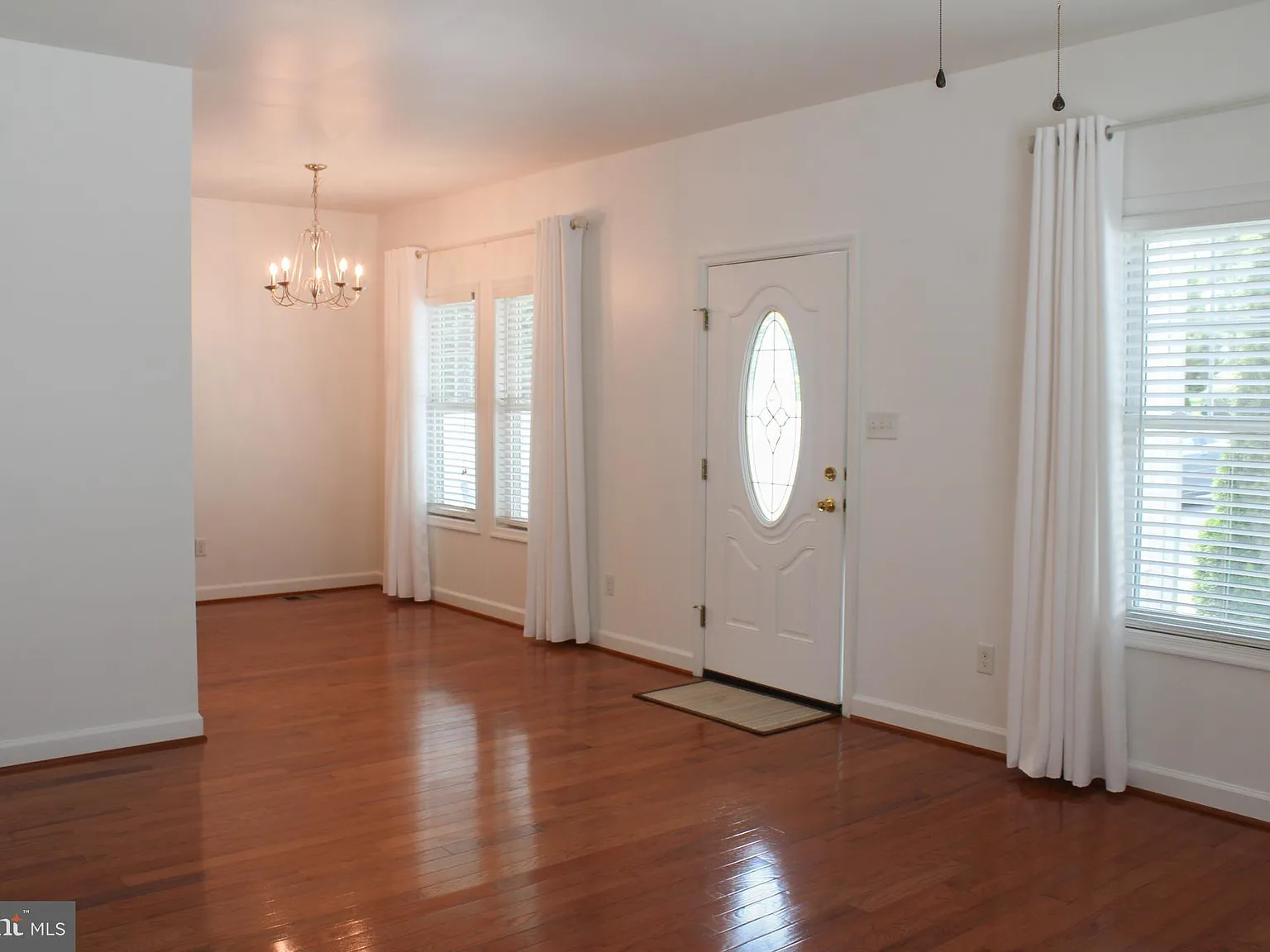 3 bed, 1064 sqft, $1,950 — Photo 4