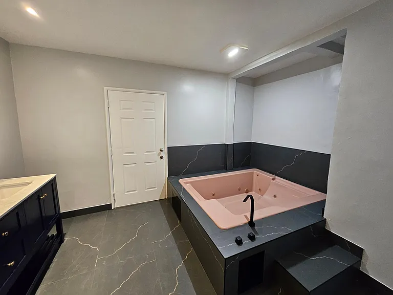 1417 N Evergreen St — Photo 9