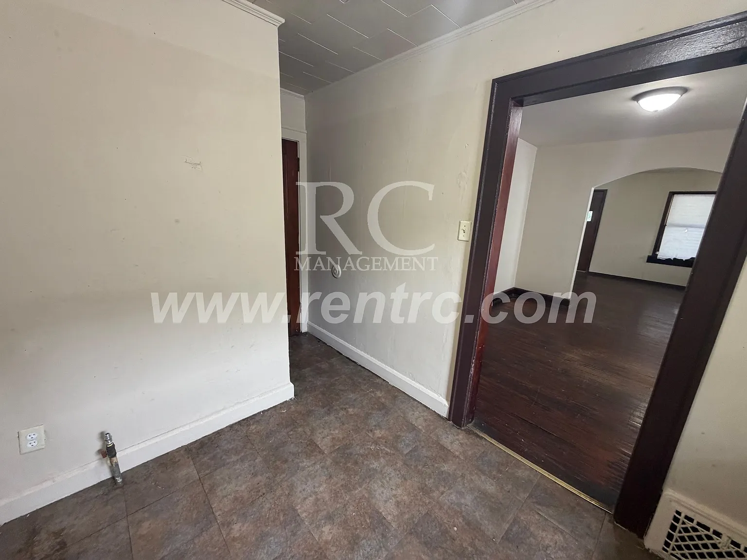2 bed, 1000 sqft, $695 — Photo 2