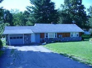 906 Bon Air Rd, Lansing, MI 48917