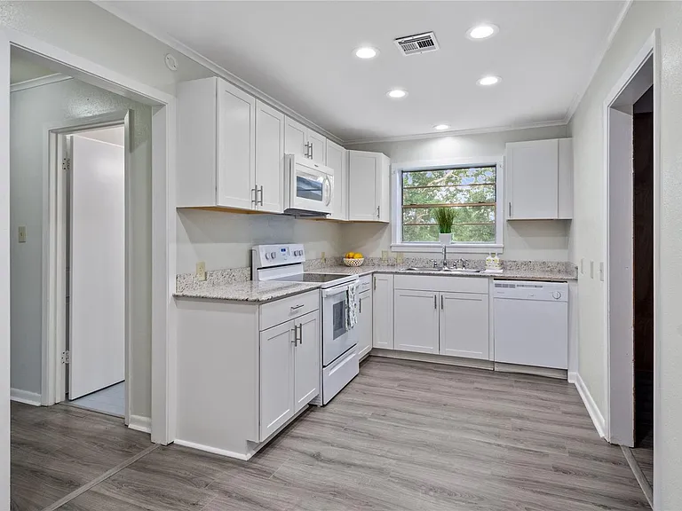833 Camilla Dr — Photo 6