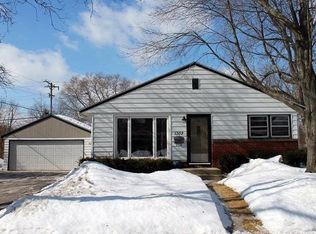 1302 N Bel Ayr Dr, Waukesha, WI 53188