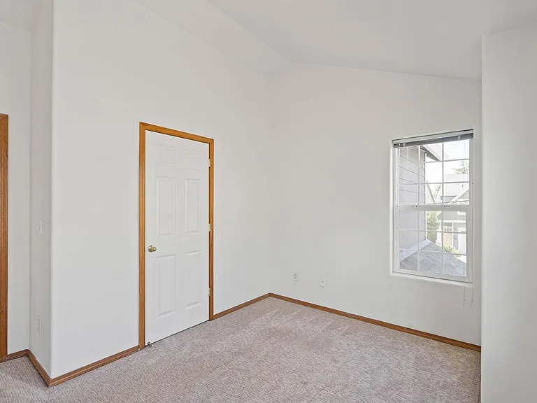 3328 NE 74th Ave — Photo 15