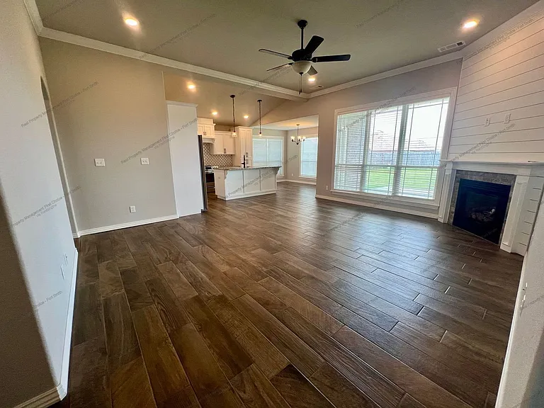 9007 Hawthorne Ln — Photo 5