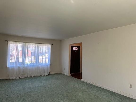 5th image of 713 Windsor Ln
