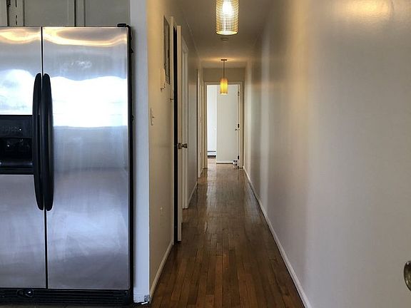 4th image of 223 Pugsley Ave #1
