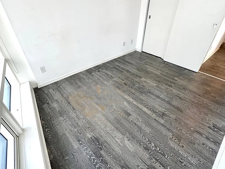 1 Bloor St E #2510 — Photo 19