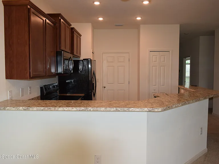 620 Remington Green Dr SE #103 — Photo 8