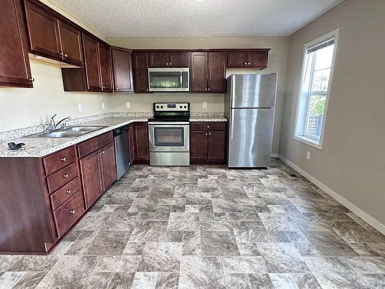 11970 Emery Village Dr N — Photo 3