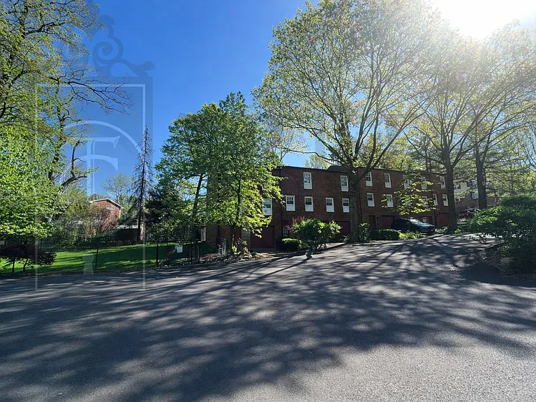 215 West St — Photo 19
