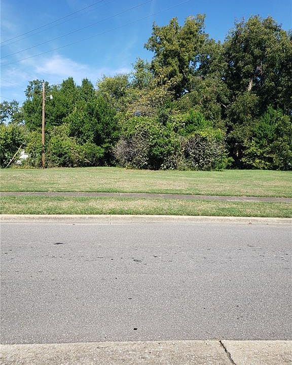 2nd image of 3024 7th St