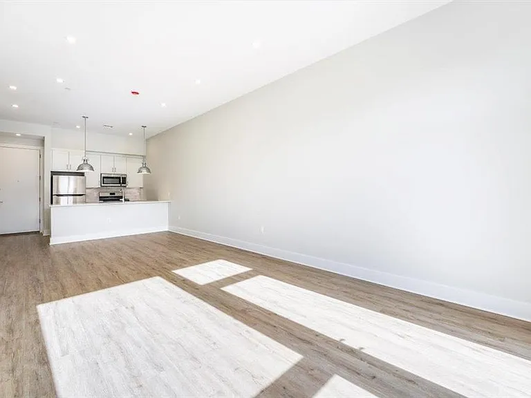 667-665 Grand St #204 — Photo 4