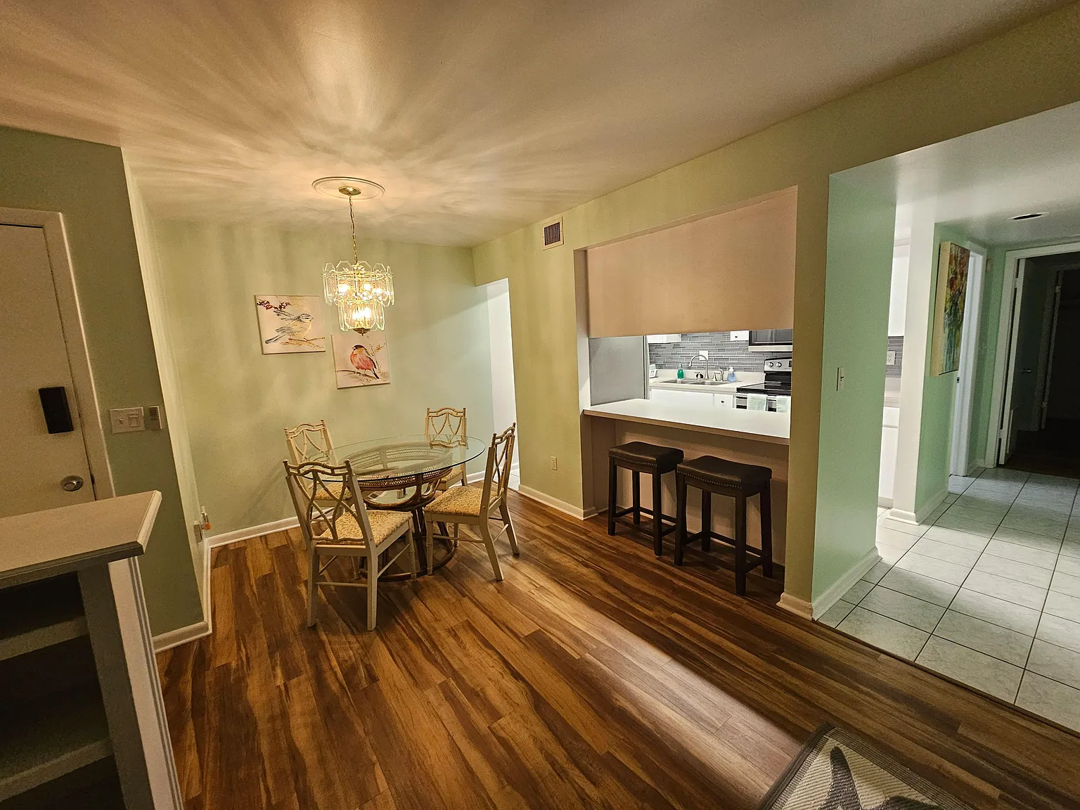 1 bed, 2.0 bath, 975 sqft, $2,049 — Photo 3