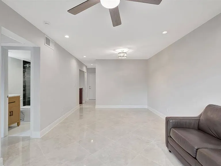 2400 NE 33rd Ave #212 — Photo 15