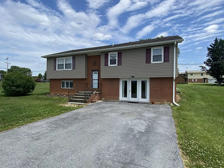 39 Timothy Dr — Photo 2