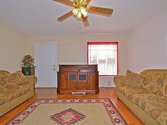 4th image of 703 Kendalia Ave