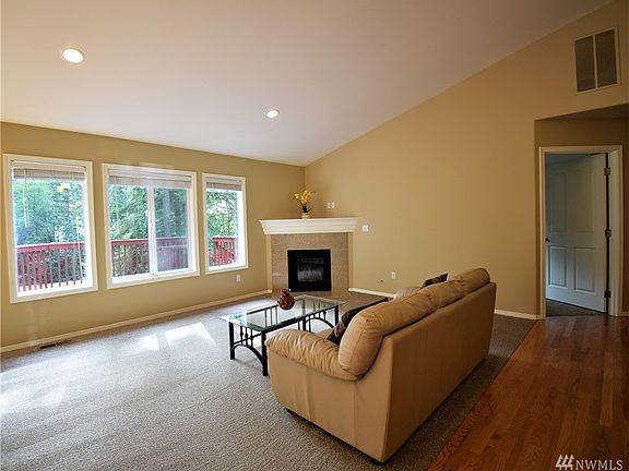 5th image of 7445 Clover Blossom Ln NE