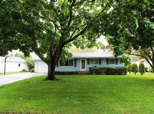 122 Oregon Rd, Cedar Falls, IA 50613