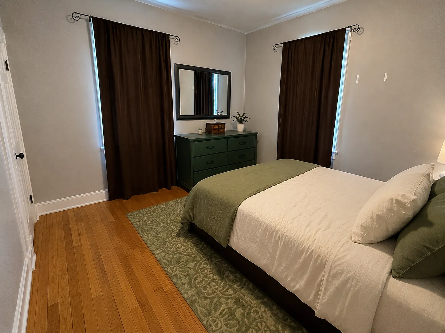 3 bed, 1063 sqft, $2,200 — Photo 2