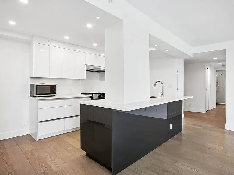 2348 Heather St #501 — Photo 11