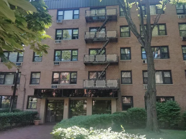 6 Birchwood Ct APT 3H, Mineola, NY 11501