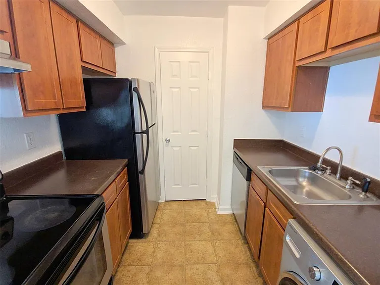 8100 Creekbend Dr #184 — Photo 8