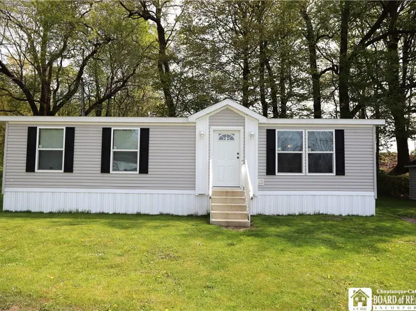 9 Ulrich Park Dr, Cassadaga, NY 14718