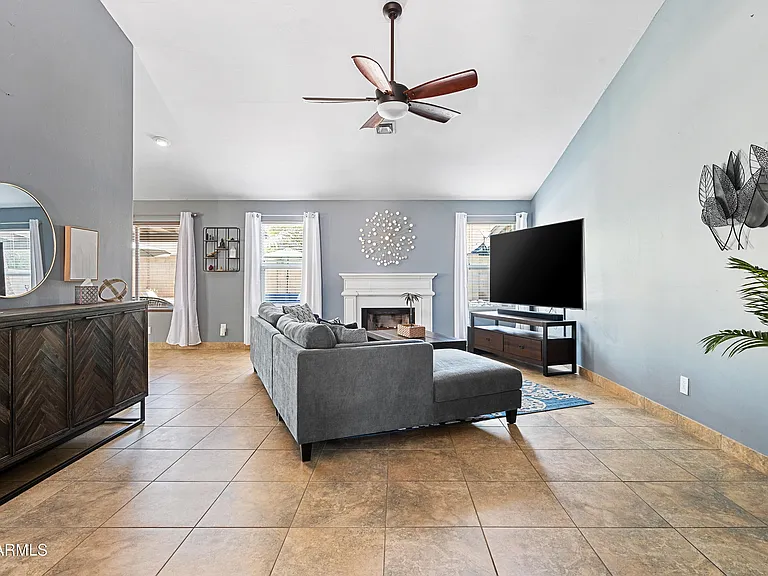 3658 W Cindy St — Photo 3