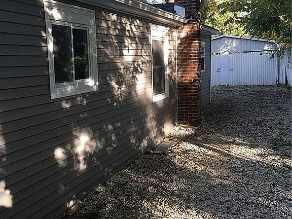 2nd image of 2205 Coffeen St