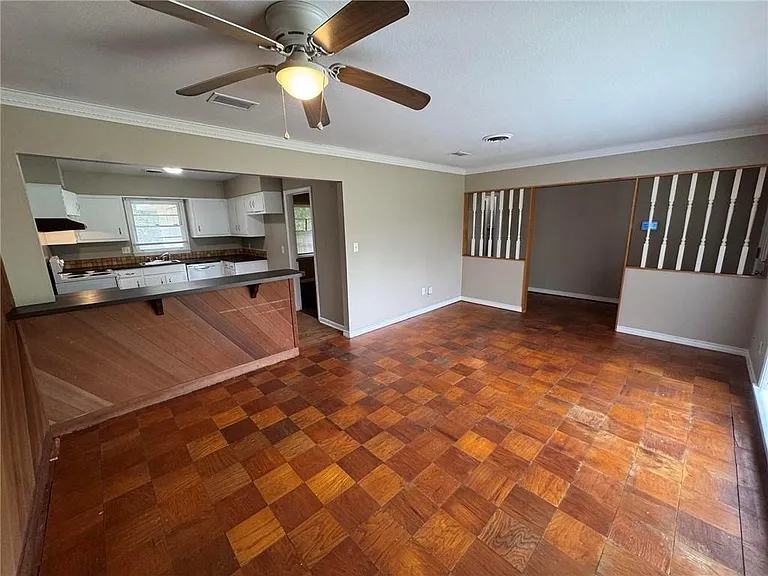 5855 Woodvale Dr — Photo 8