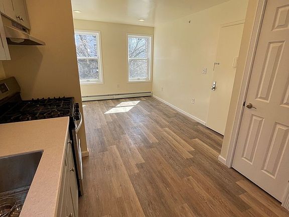 5th image of 17 Dubois St Floor 2