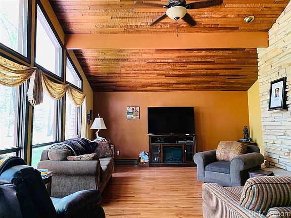 3rd image of 8709 W Lakeview Dr