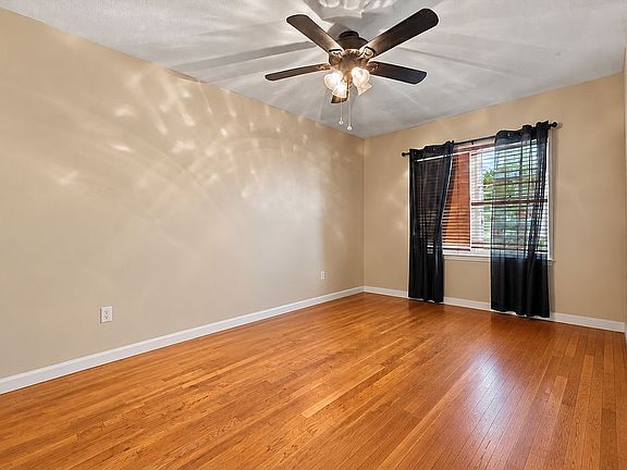 4th image of 2460 Bragg St