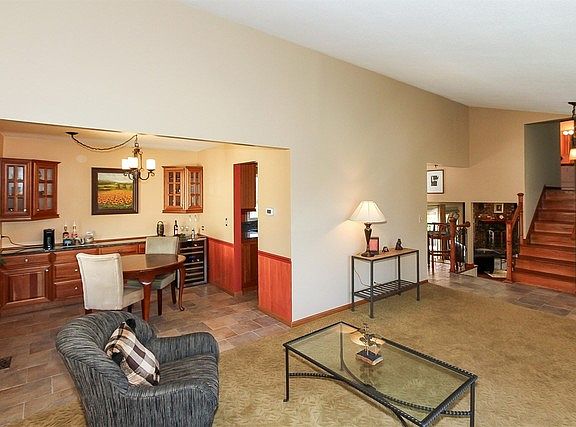 5th image of 683 Coral Ave